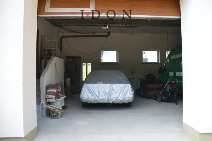 Pronájem garáže, Třinec, 200 m2