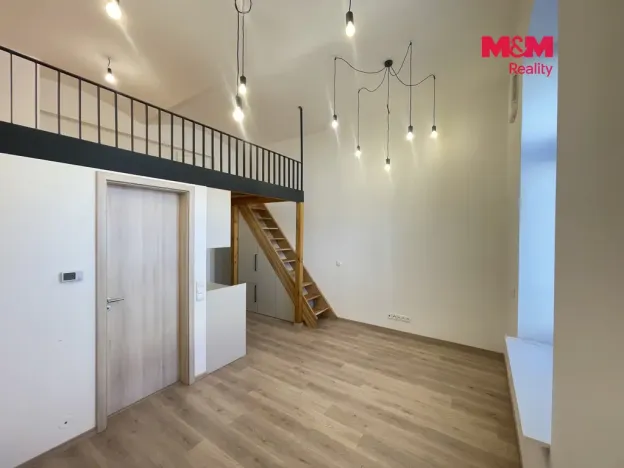 Pronájem bytu 1+kk, Hradec Králové - Kukleny, Pražská třída, 30 m2