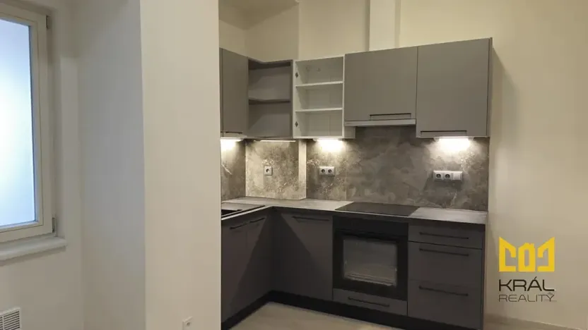 Pronájem bytu 2+1, Praha - Smíchov, Nádražní, 46 m2