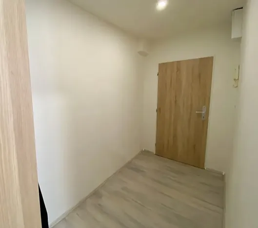 Pronájem bytu 1+1, Praha - Smíchov, Rozkošného, 34 m2