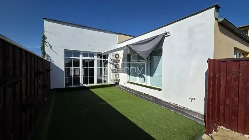 Pronájem komerční nemovitosti, Pardubice, Štrossova, 205 m2