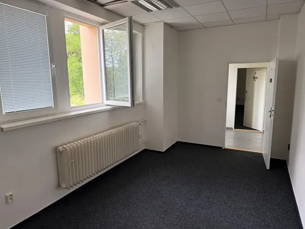 Pronájem kanceláře, Praha - Žižkov, U zásobní zahrady, 370 m2