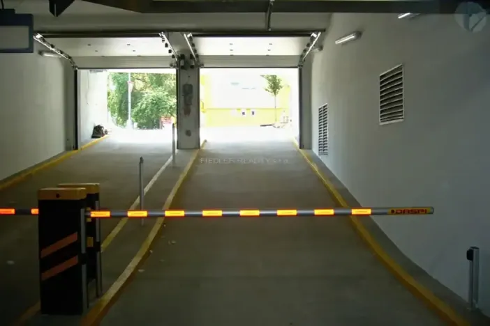 Pronájem garážového stání, Brno, Purkyňova, 12 m2