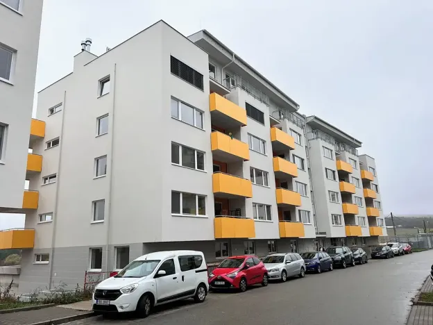Pronájem garážového stání, Brno, Chvalovka, 12 m2