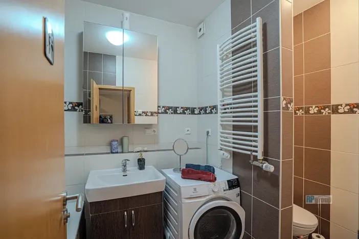 Prodej bytu 2+kk, Zbuzany, Lomená, 51 m2