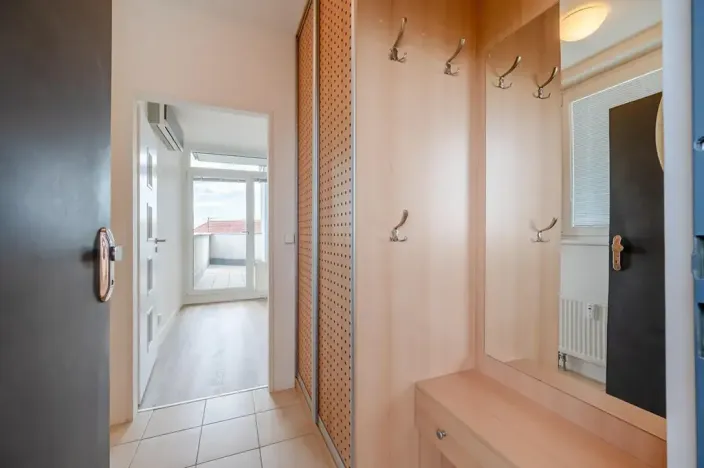 Prodej bytu 2+kk, Praha - Vysočany, Skloněná, 74 m2