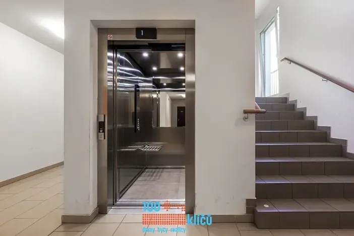 Pronájem bytu 2+kk, Praha - Lipence, Černošická, 48 m2