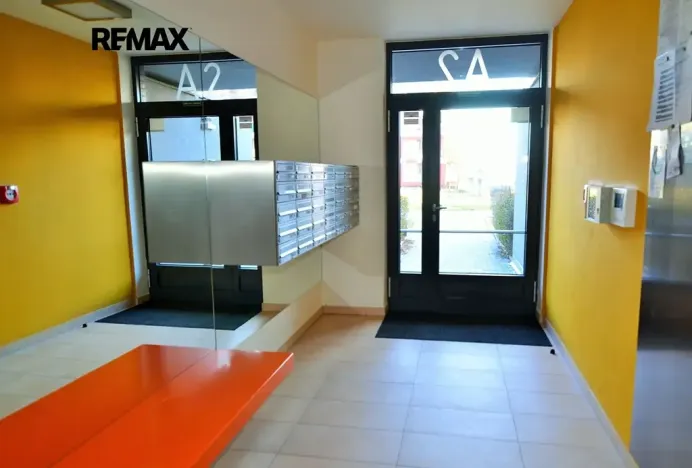 Pronájem garážového stání, Praha - Stodůlky, Svitákova, 18 m2