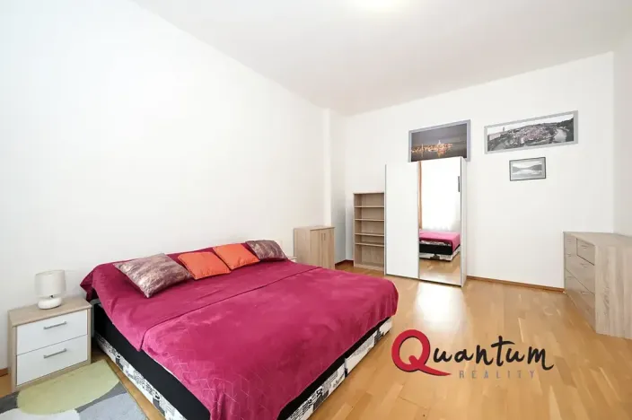 Pronájem bytu 2+kk, Praha - Žižkov, Žižkovo náměstí, 58 m2