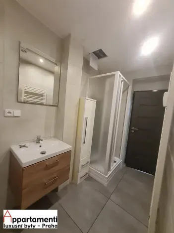 Pronájem obchodního prostoru, Praha - Vinohrady, Šafaříkova, 66 m2