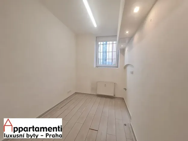 Pronájem obchodního prostoru, Praha - Vinohrady, Šafaříkova, 66 m2