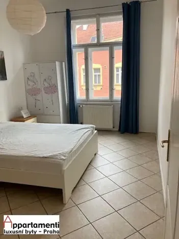 Pronájem bytu 2+kk, Praha - Karlín, Kubova, 43 m2