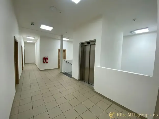 Pronájem kanceláře, Nymburk, Za Žoskou, 14 m2