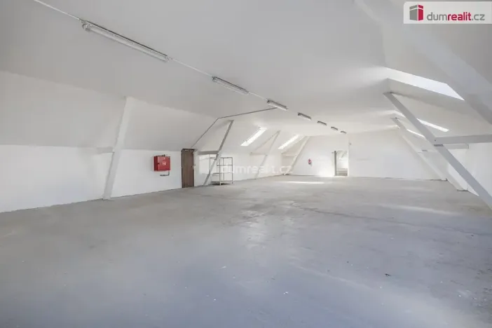 Pronájem výrobních prostor, Doksy, Václ. Plecitého, 4300 m2