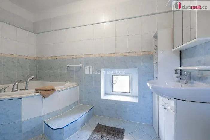 Pronájem výrobních prostor, Doksy, Václ. Plecitého, 4300 m2