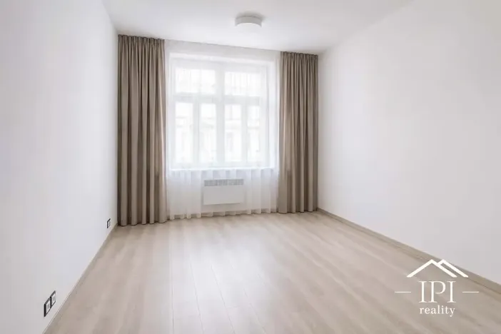 Pronájem bytu 2+kk, Praha - Holešovice, Veverkova, 42 m2