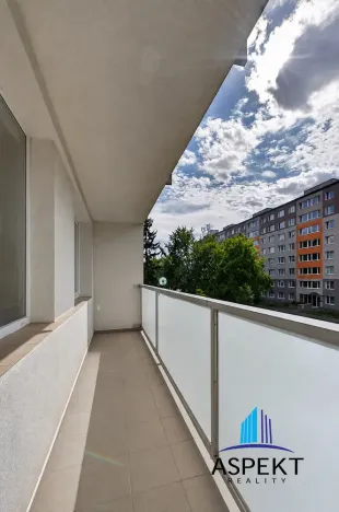 Pronájem bytu 1+kk, Praha - Podolí, Kaplická, 27 m2