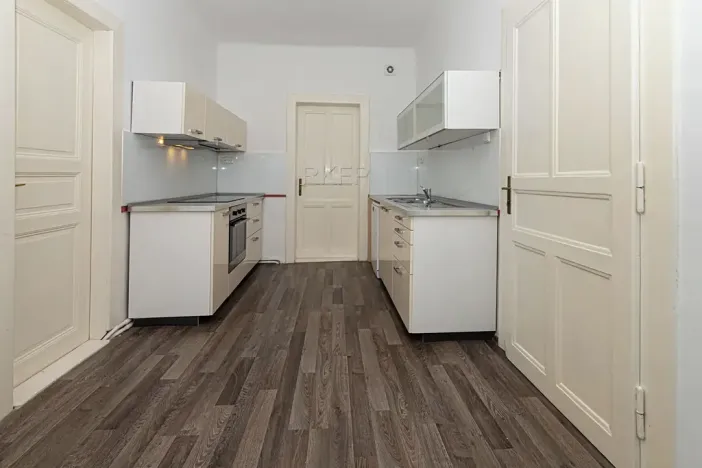 Pronájem bytu 2+1, Praha - Vinohrady, Varšavská, 70 m2