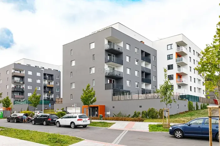 Pronájem bytu 1+kk, Praha - Vysočany, Strnadových, 33 m2