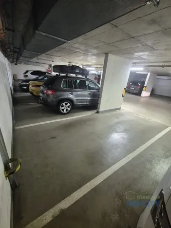 Pronájem garážového stání, Praha - Vysočany, Pod Harfou, 14 m2