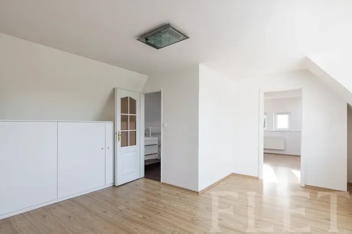Prodej rodinného domu, Chýnice, Nám. Na Louži, 78 m2
