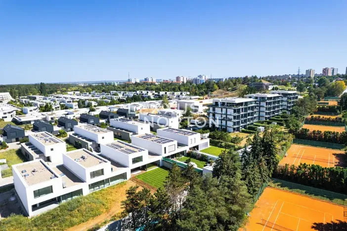 Prodej vily, Praha - Horní Měcholupy, U hostivařského nádraží, 260 m2