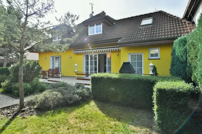 Pronájem rodinného domu, Praha - Štěrboholy, K valu, 220 m2