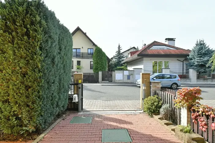 Pronájem rodinného domu, Praha - Štěrboholy, K valu, 220 m2