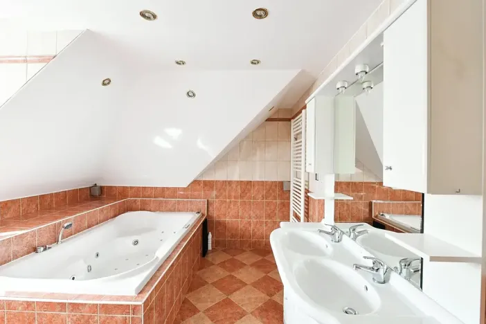 Pronájem rodinného domu, Praha - Štěrboholy, K valu, 220 m2