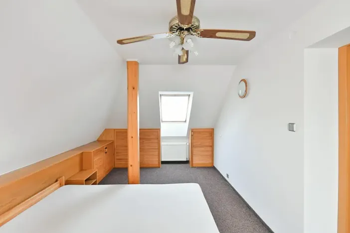Pronájem rodinného domu, Praha - Štěrboholy, K valu, 220 m2