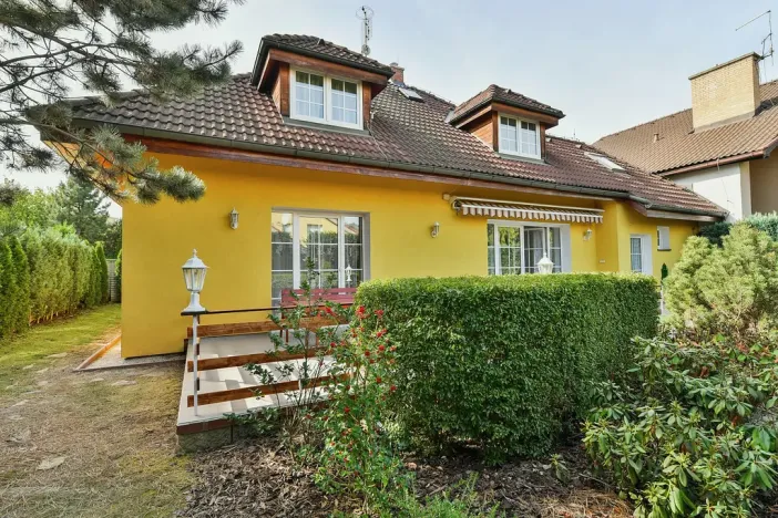 Pronájem rodinného domu, Praha - Štěrboholy, K valu, 220 m2