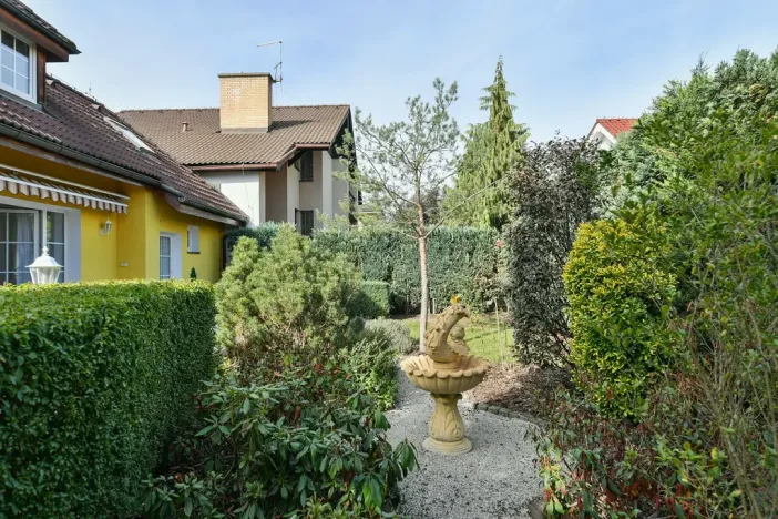 Pronájem rodinného domu, Praha - Štěrboholy, K valu, 220 m2