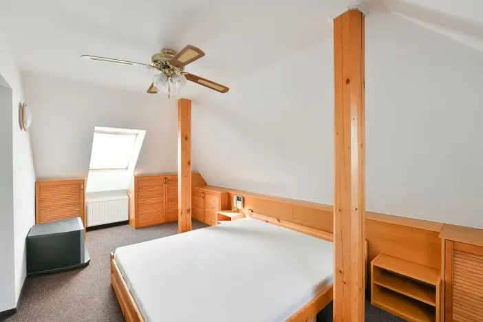 Pronájem rodinného domu, Praha - Štěrboholy, K valu, 220 m2