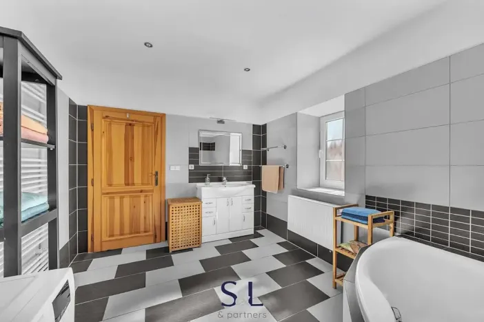Prodej rodinného domu, Doksy, náměstí Republiky, 470 m2