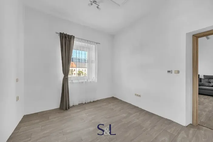 Prodej rodinného domu, Doksy, náměstí Republiky, 470 m2