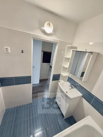 Pronájem bytu 3+1, Praha - Hlubočepy, Prosluněná, 74 m2