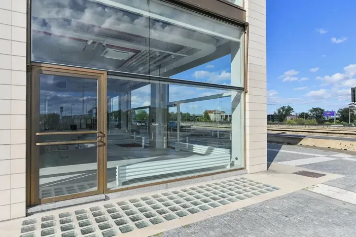 Pronájem obchodního prostoru, Praha - Holešovice, Bubenská, 242 m2
