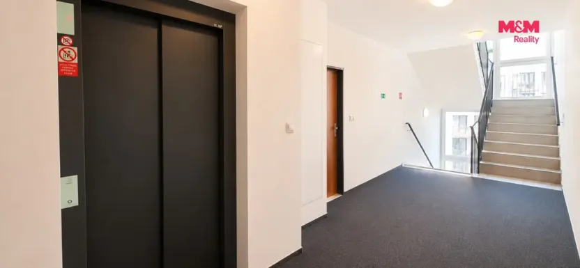 Pronájem bytu 2+kk, Pardubice - Zelené Předměstí, Pod Vinicí, 57 m2