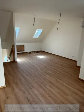 Pronájem bytu 2+kk, Praha - Vinohrady, 75 m2
