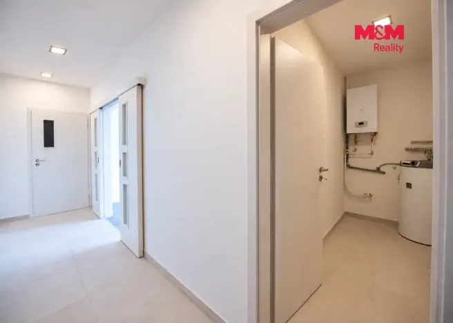Pronájem bytu 2+kk, Hradec Králové - Kukleny, Pražská třída, 55 m2