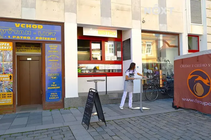 Pronájem obchodního prostoru, Třeboň, Masarykovo nám., 16 m2