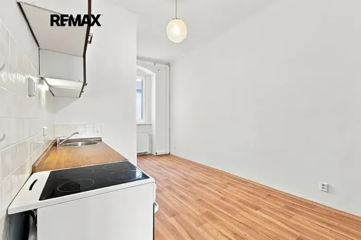 Pronájem bytu 1+1, Plzeň, Skvrňanská, 50 m2