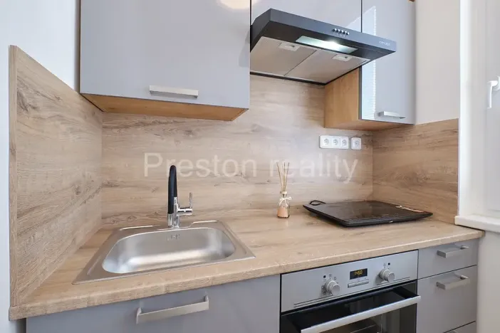 Pronájem bytu 1+kk, Praha - Modřany, Angelovova, 28 m2