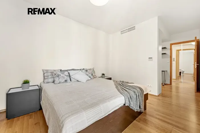 Pronájem bytu 2+kk, Praha - Žižkov, Malešická, 73 m2