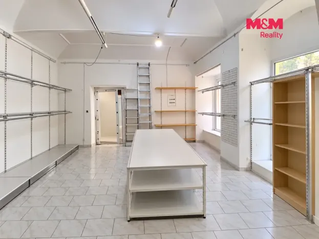 Pronájem obchodního prostoru, Kostelec nad Černými lesy, náměstí Smiřických, 74 m2