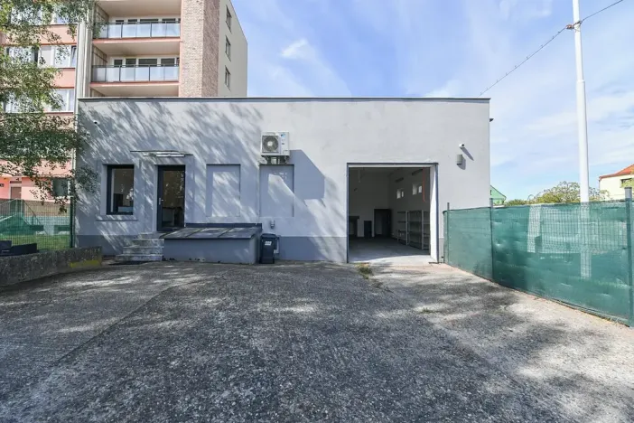 Prodej skladu, Praha - Horní Počernice, Komárovská, 210 m2