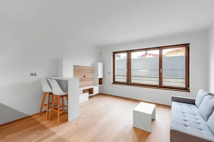 Pronájem bytu 1+kk, Praha - Vysočany, Bassova, 34 m2