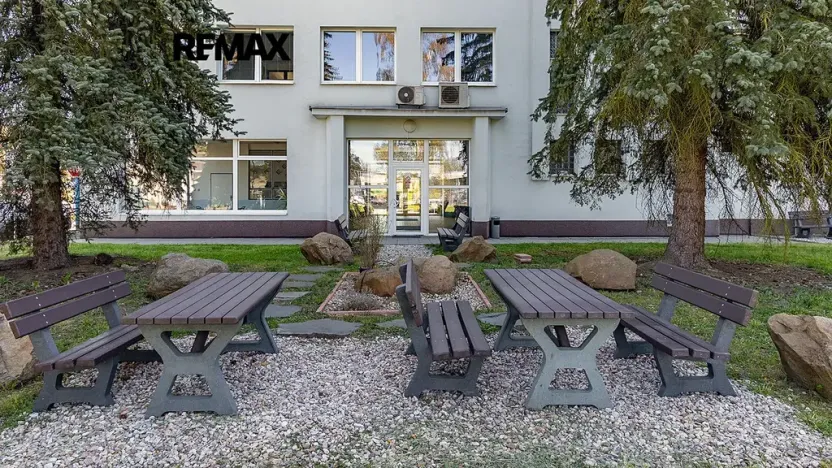 Pronájem kanceláře, Česká Lípa, Děčínská, 350 m2