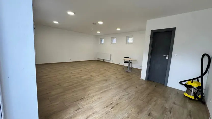 Pronájem obchodního prostoru, Liberec, Uralská, 270 m2