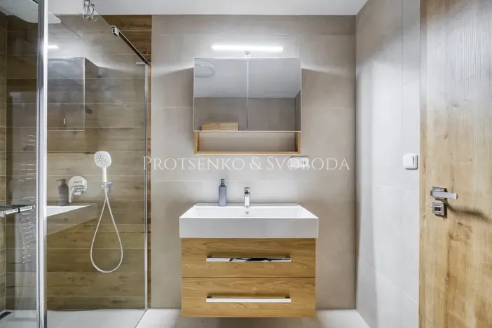 Prodej rodinného domu, Kamenice nad Lipou, Dobšova, 215 m2